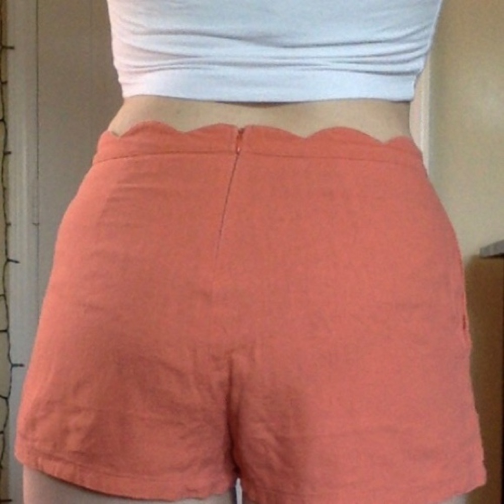 Boutique Scalloped Shorts - Picture 3 of 6